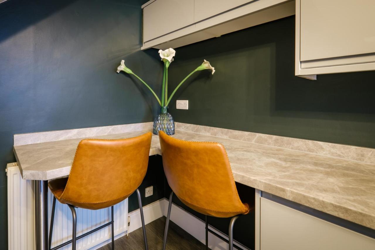 Rockside - Luxury 1 Bedroom Home With Hot Tub, Central Location, Parking And Pet Friendly Windermere Exteriör bild